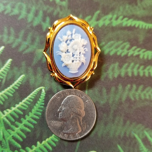 Relisted -Vintage flower blue cameo brooch pendant gold pin - Picture 8 of 12